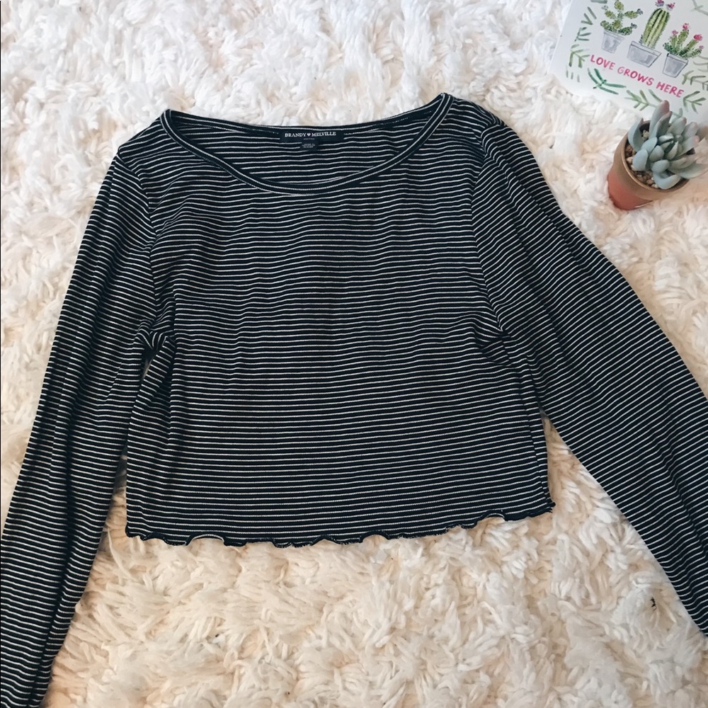 Brandy Melville😍 Cropped long sleeve top